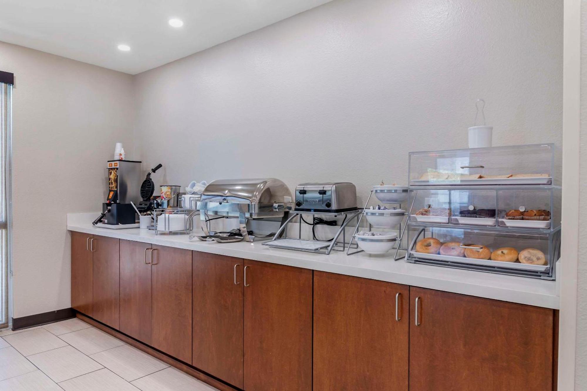 Comfort Inn & Suites برونزويك المظهر الخارجي الصورة